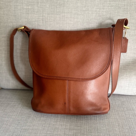 Vintage Coach Whitney Bag in British Tan From 1995 - Picture 8 of 10